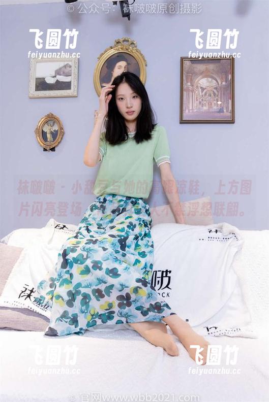 袜啵啵 - 小甜豆与她的高跟凉鞋，上方图片闪亮登场，作品真让人不禁浮想联翩。
