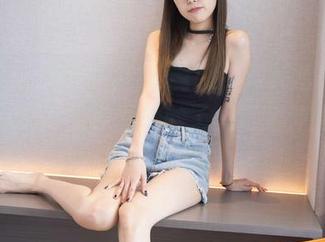 袜啵啵 - 果果这身OL制服，城市丛林里的原图分享，实在是太妙了，特有种隐秘的职场气息。