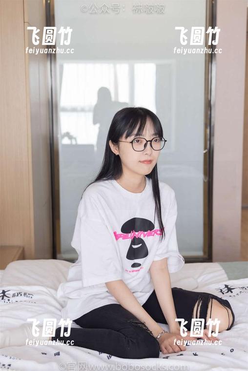 袜啵啵 - 被苏苏的高清套图震撼到了，肉丝错位，哈哈