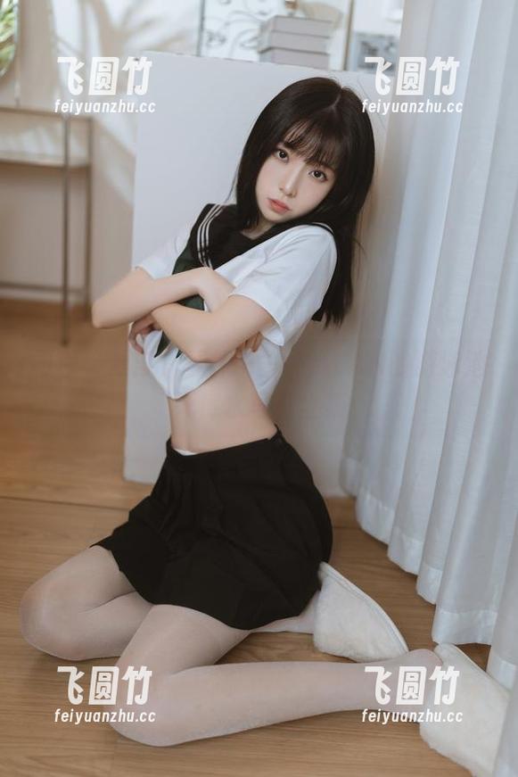 许岚LAN 夏季“漂浮”事件——许岚LAN的游泳池死库水写真全集