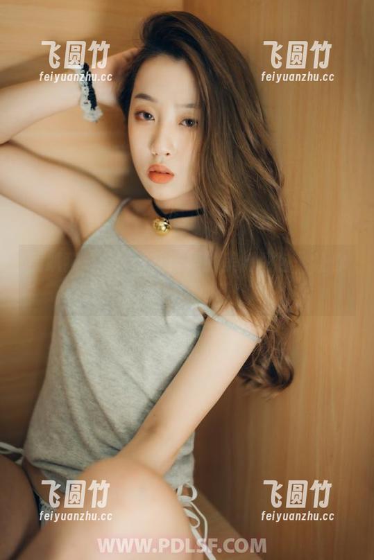 轰趴猫-Ellie艾栗栗 轰趴猫 - Ellie艾栗栗的美脚图包,让你为脚臭而心碎!