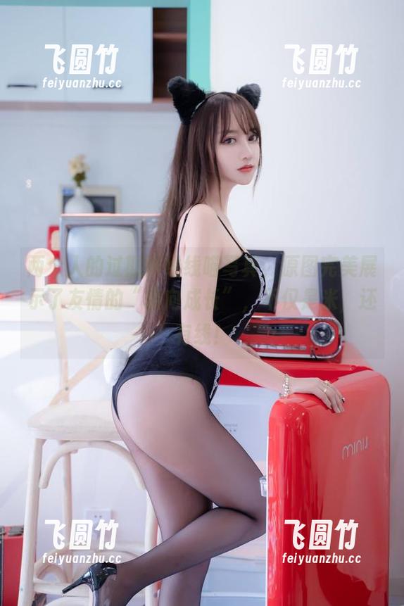 过期米线线喵 两个人的过期米线线喵写真,原图完美展示了友情的“横向成长”,不仅是米,还有线!