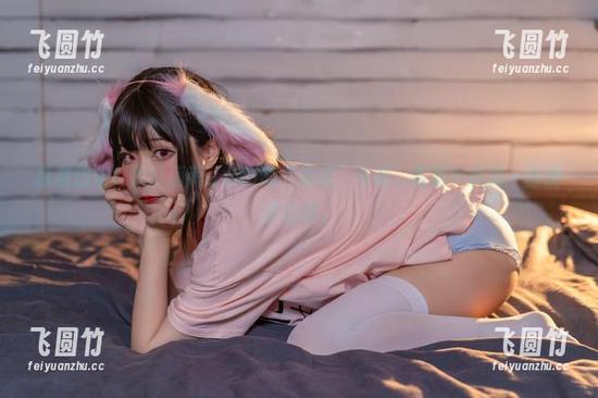 新鲜出炉！铁打萌萌_moi的“恶毒”写真，画面中暗藏一丝挑衅的甜。
