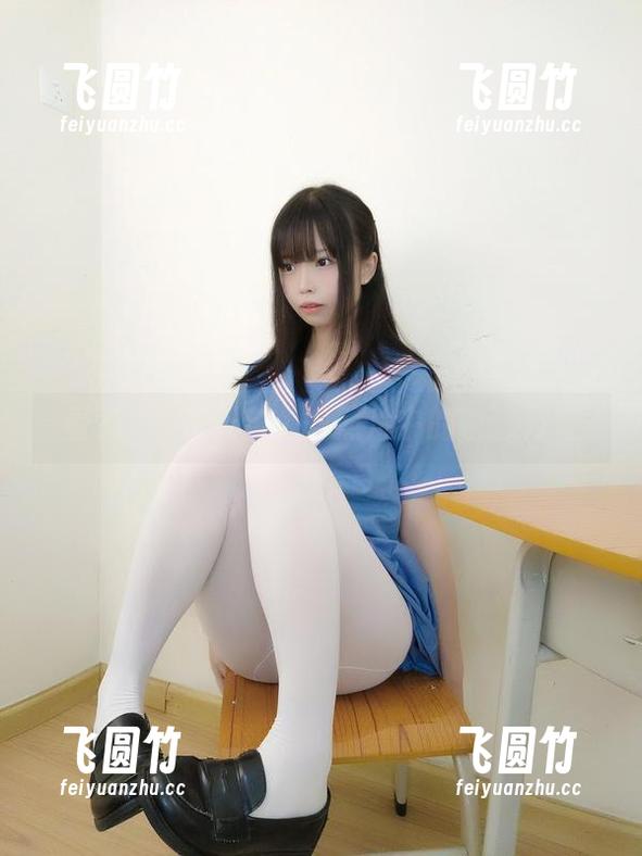 看香川澪在天台上—照片中的瞬息万变