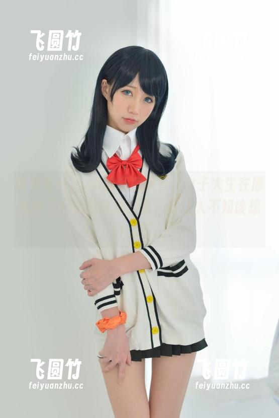 魔物喵nigisa的私房风景，女子大生在原图中不经意的迷离一瞥，真让人不知该想什么好。