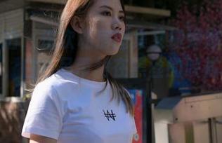 魔镜街拍 - 这次私房图集又被婷婷玩得风生水起，白色吊带裙在黑丝的映衬下可不是闹着玩的！